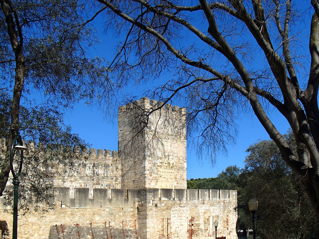 Башня крепости Сан Жоржи. Португалия - Надежда Гусева