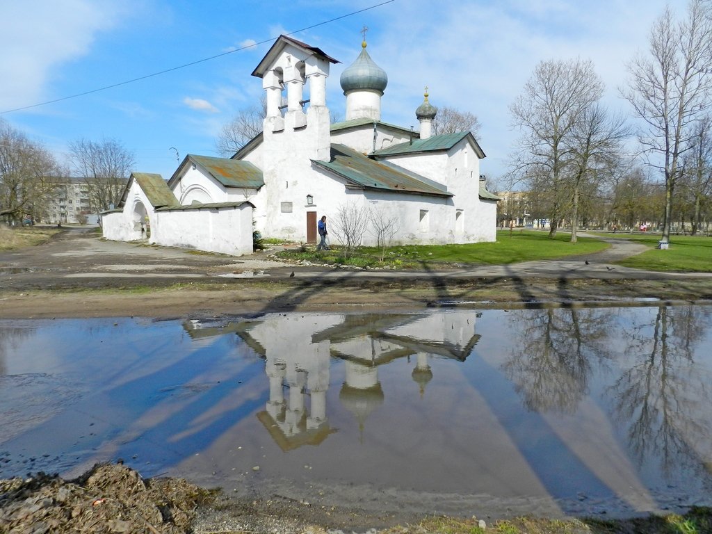 В Пскове - Виктор Новиков