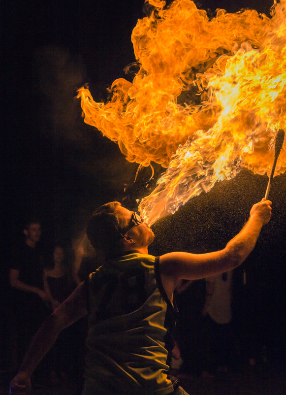 fire show - Yuriy Puzhalin