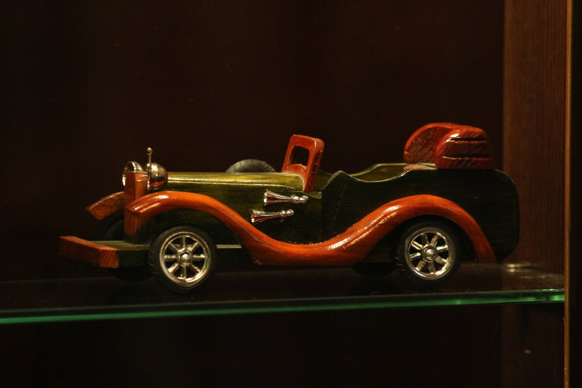 Деревянный автомобиль - Андрей Бурухин