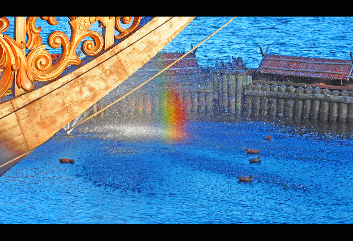 В Санкт-Петербурге...радуга от фонтана - Андрей Краснолуцкий