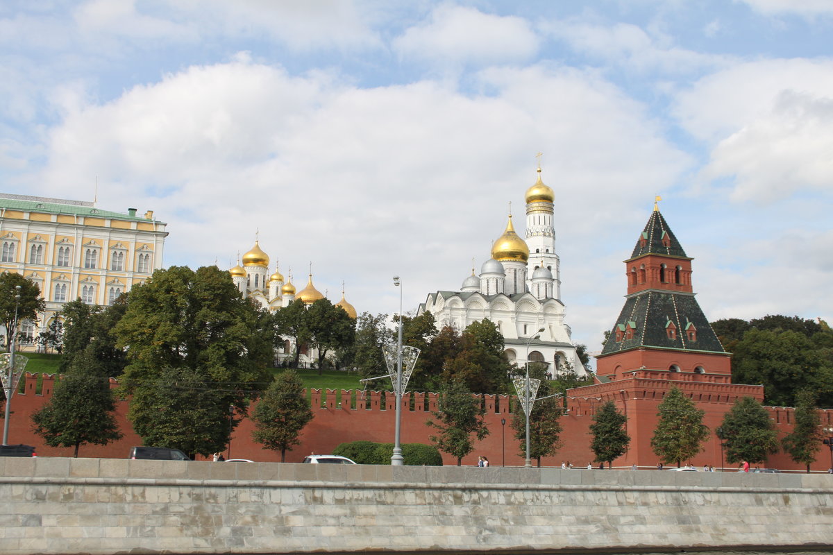 Вдоль кремлевской стены - Dogdik Sem