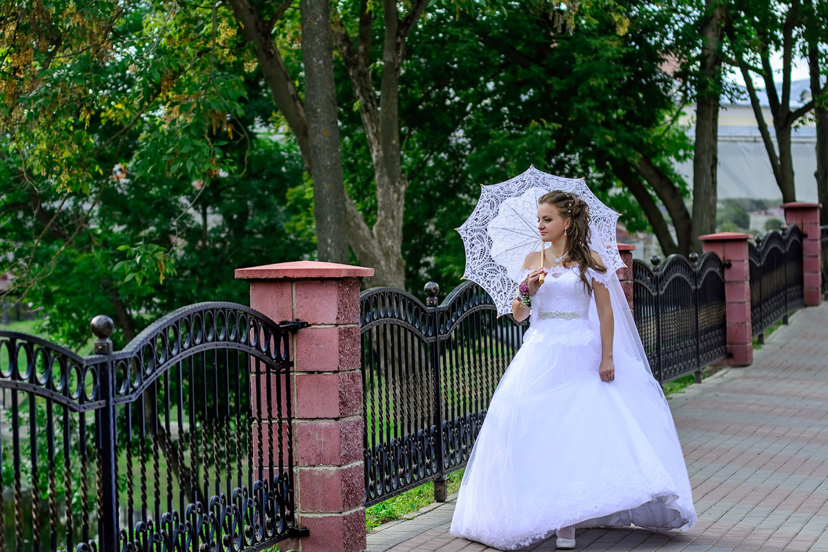 Невеста на прогулке - Анатолий Клепешнёв