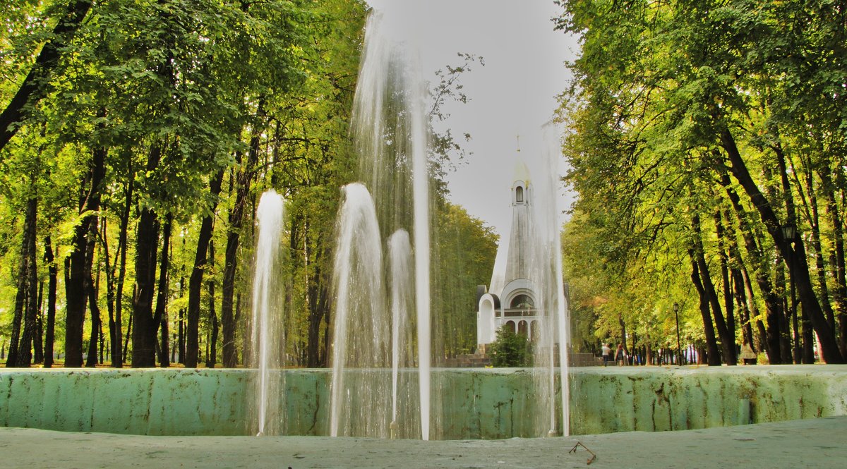 фонтан в сквере - Вадим Виловатый