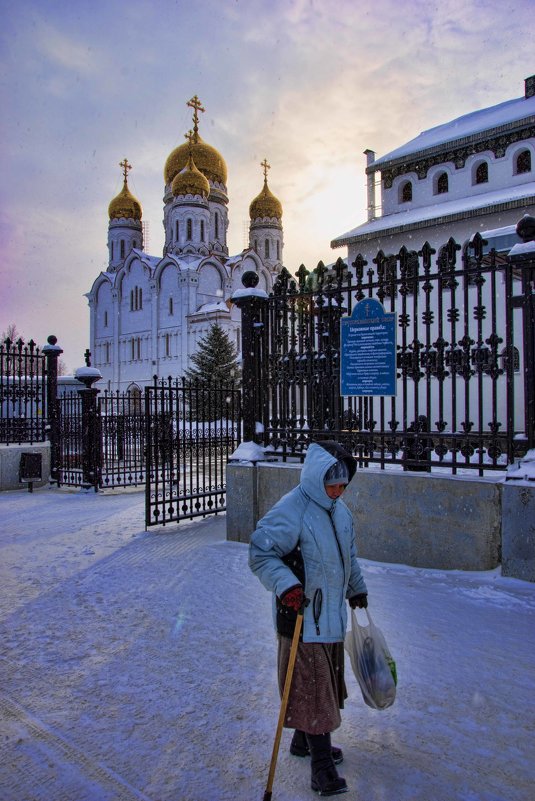 У храма в снегопад - Андрей Мичурин