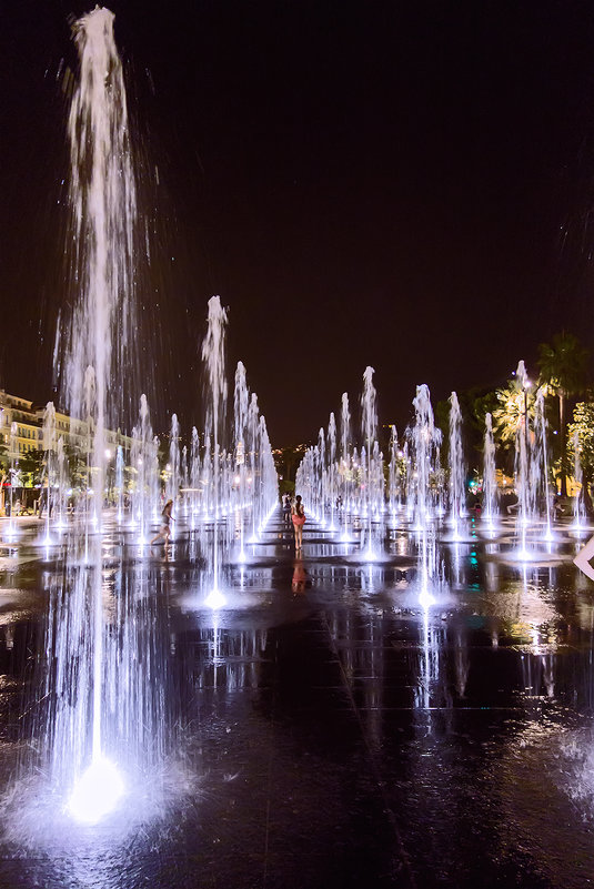 Свет вечернего фонтана - Андрей Шаронов