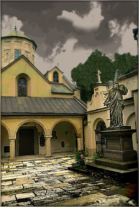 Двор Армянской церкви , Львов (фото 3) - Юрий Гординский