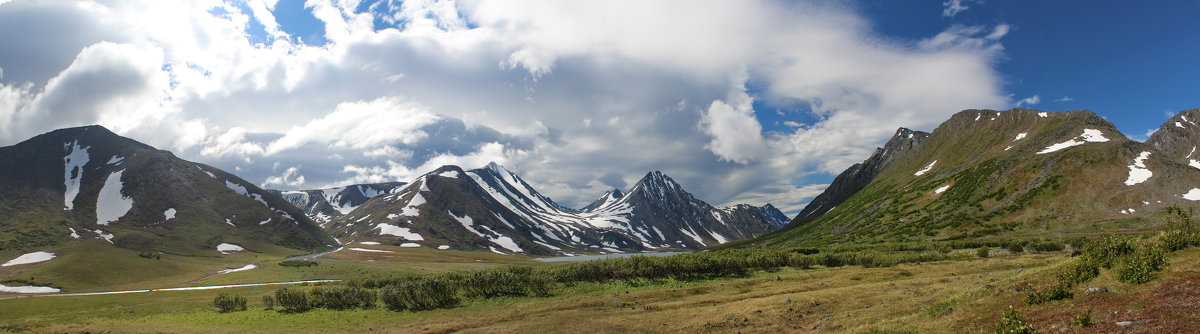 Перевал ИГАН, вид на озеро Большая Хадата - Лада Котлова