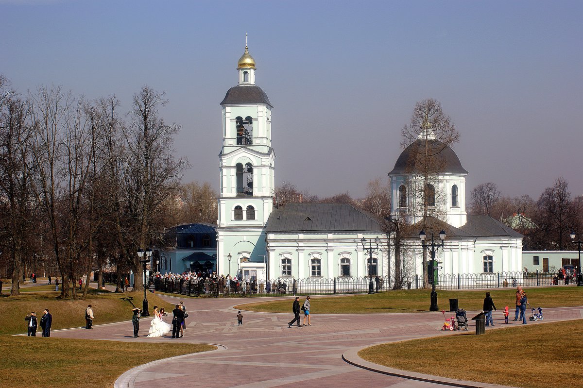 Храм в парке - Михаил Сбойчаков
