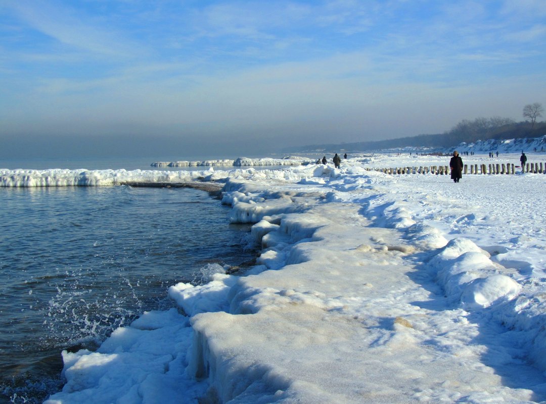 Прогулка по зимнему пляжу - Сергей Карачин