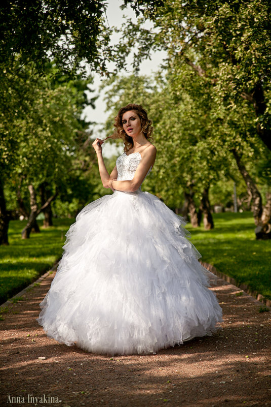 Невеста в саду - Анна Инякина