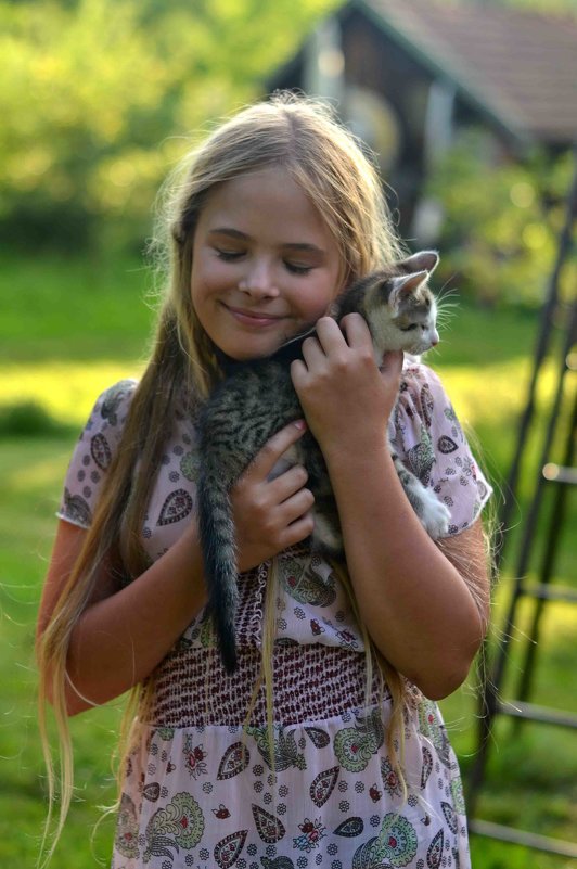 девочка с котёнком - Nina sofronova