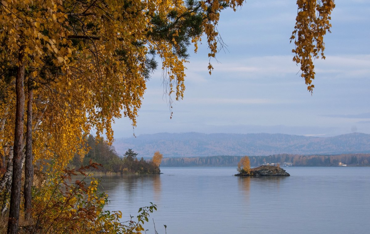 Autumn on the lake - Dmitry Ozersky