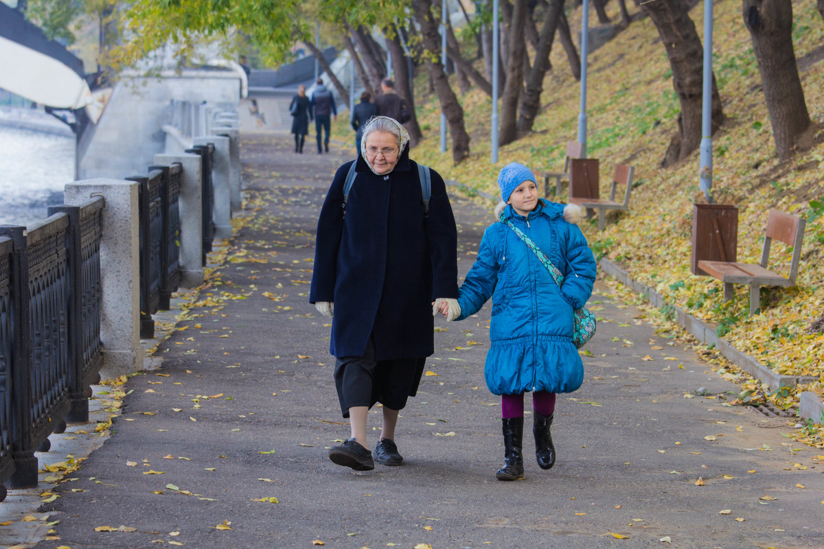 На прогулке с бабушкой - Дмитрий Сушкин