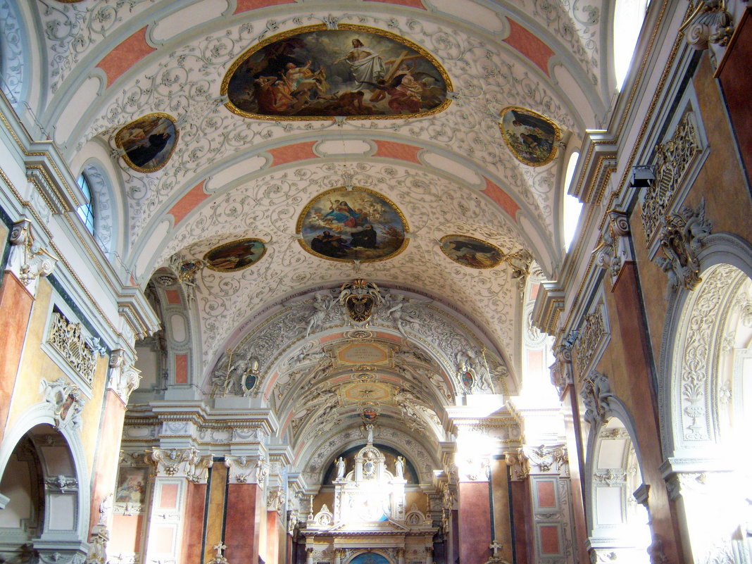 Внутреннее убранство церкви Schottenkirche, Вена - Elena Danek