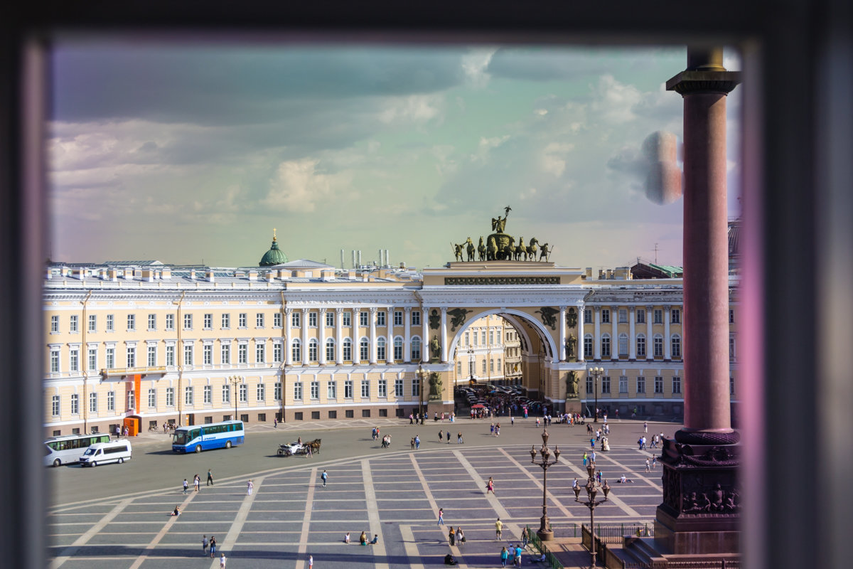 вид на Дворцовую площадь из окна Эрмитажа - Наталья Василькова