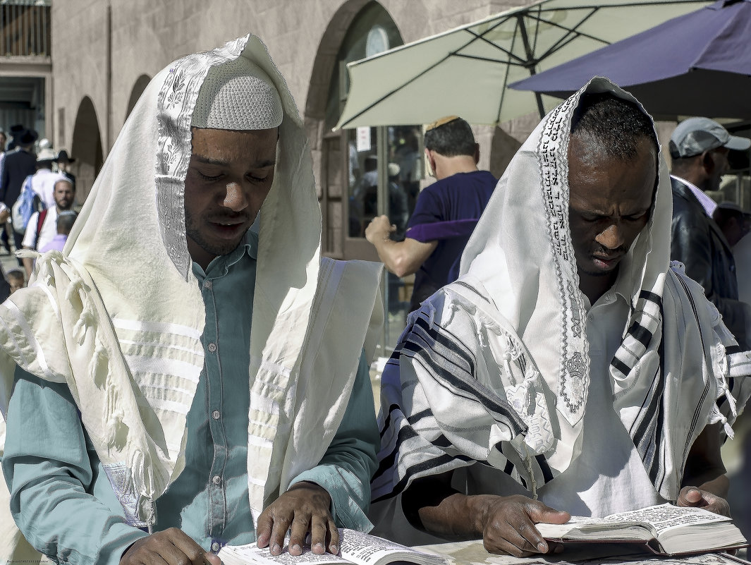 Молитва у стены плача«Израиль, всё о религии...» - Shmual & Vika Retro