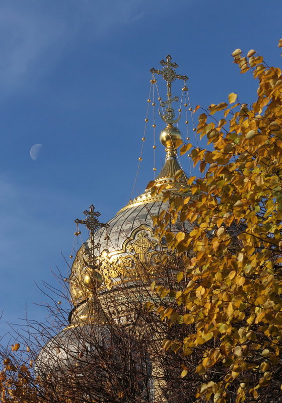Церковь, осень и луна - Вера Моисеева