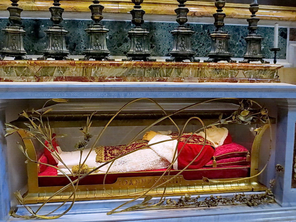 завоскованные нетленные мощи папы Иоанна XXIII - Ирина ***