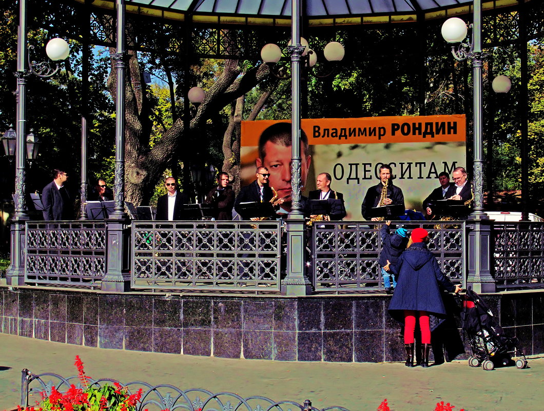 в Городском саду играет духовой оркестр - Александр Корчемный