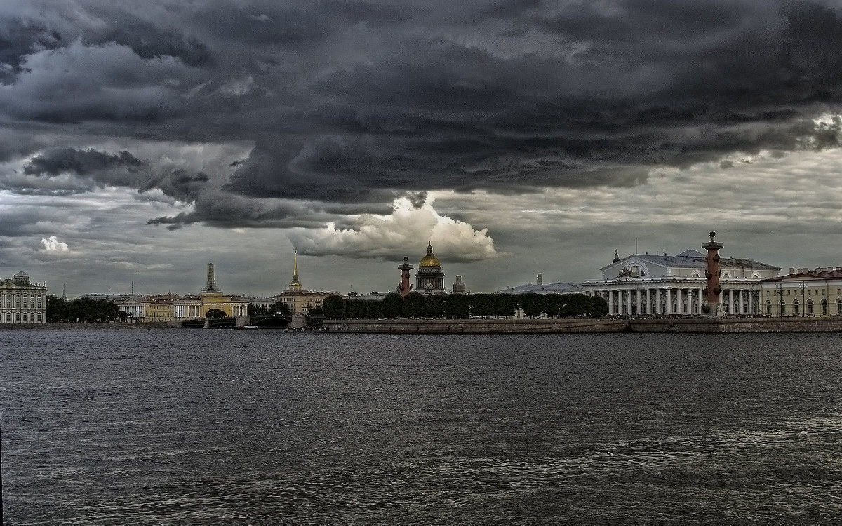 Под грозовыми облаками Ф - Valerii Ivanov