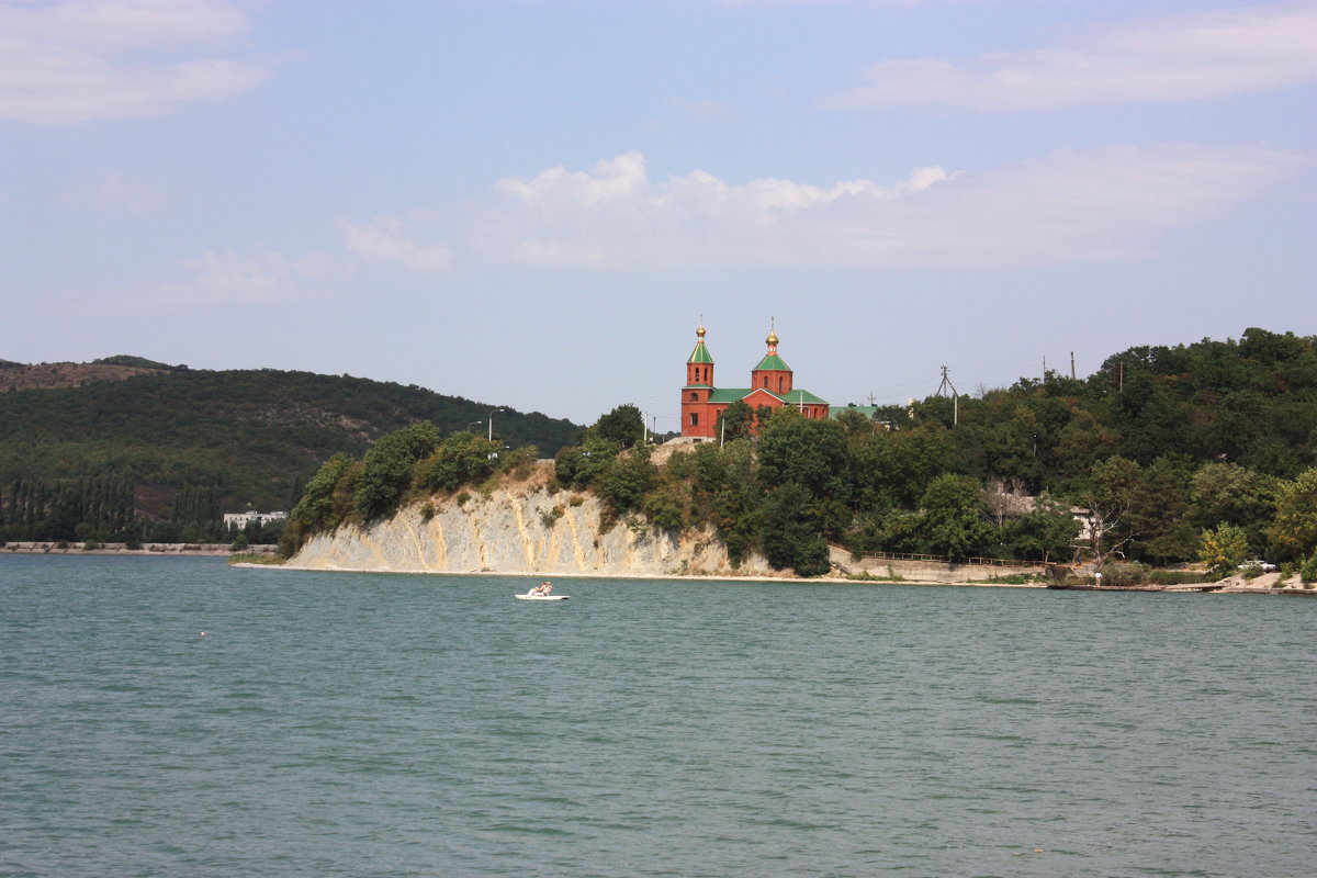 Абрау Дюрсо. Монастырь на озере - Gennadiy Karasev