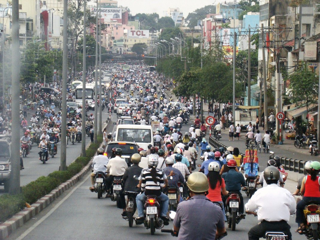 На улицах Хошимина, Вьетнам - Андрей Крючков
