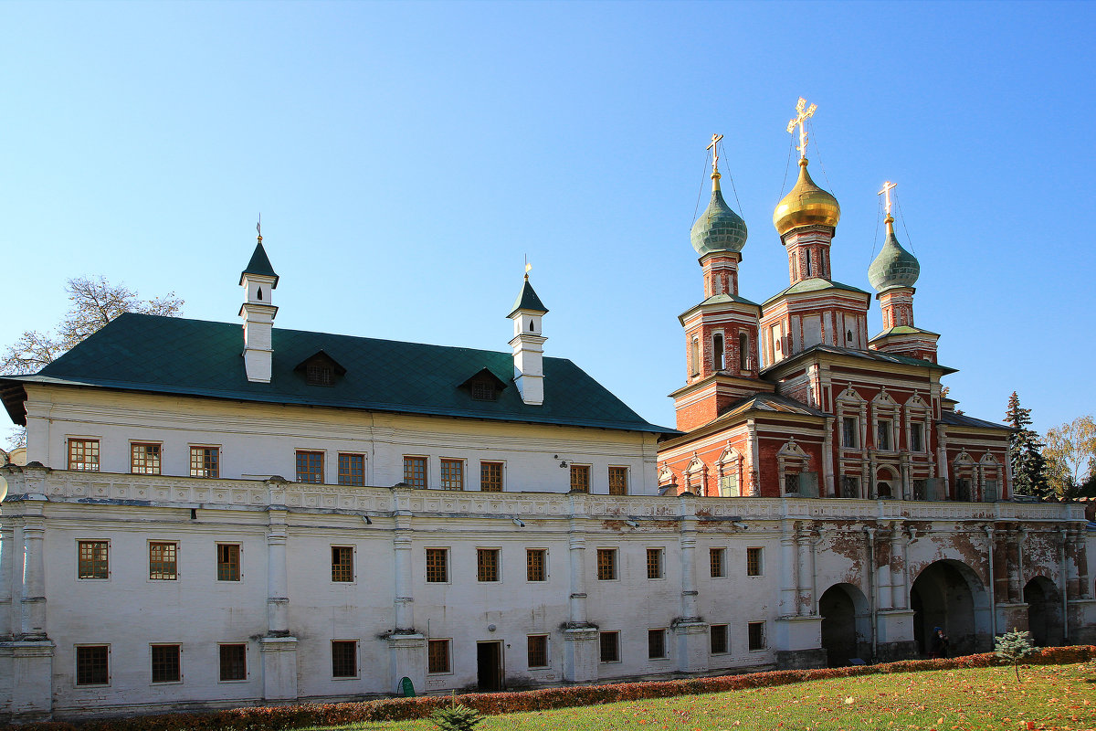Мариинские палаты и Покровская надвратная церковь - Иван 