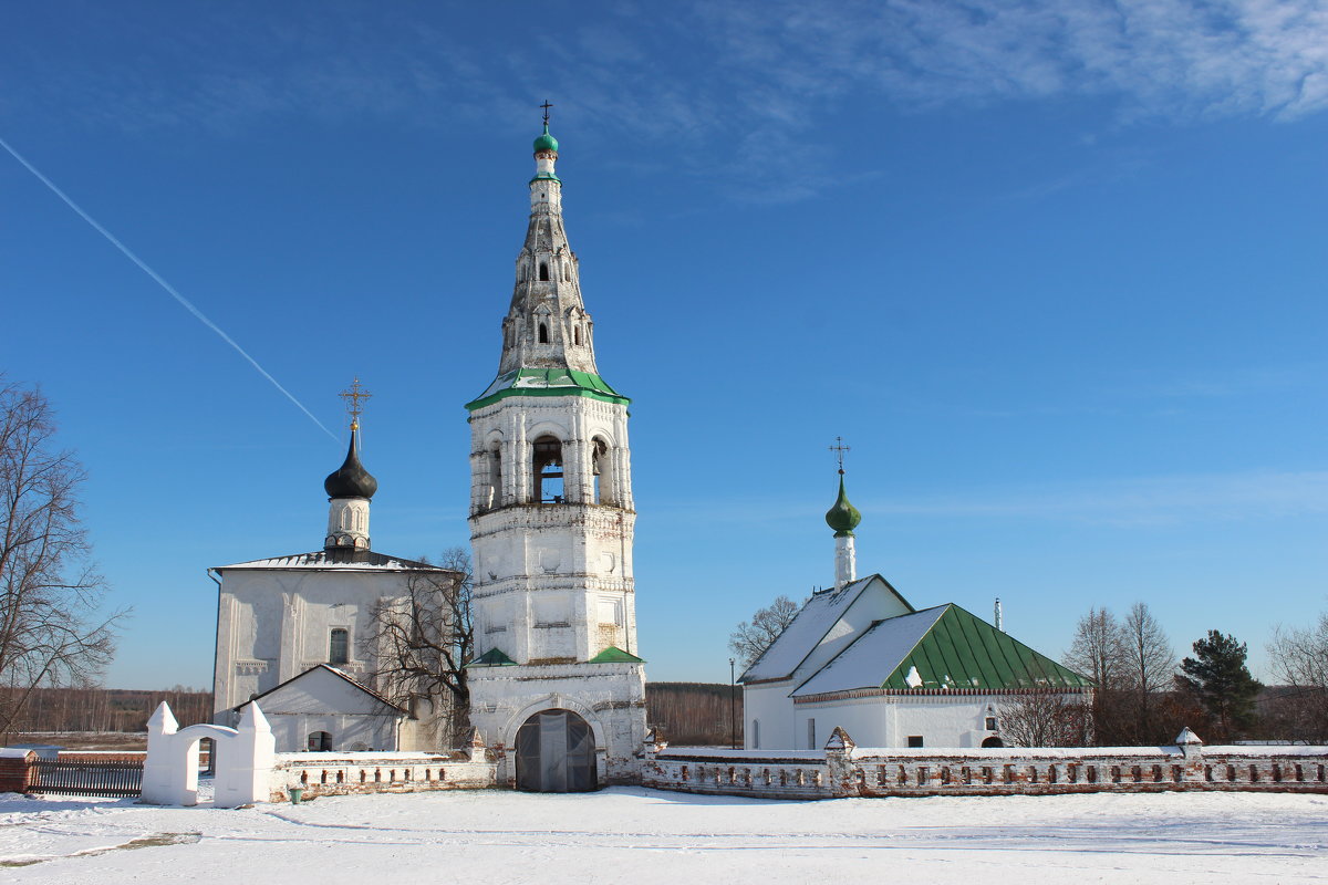 Падающая колокольня в Кидекше