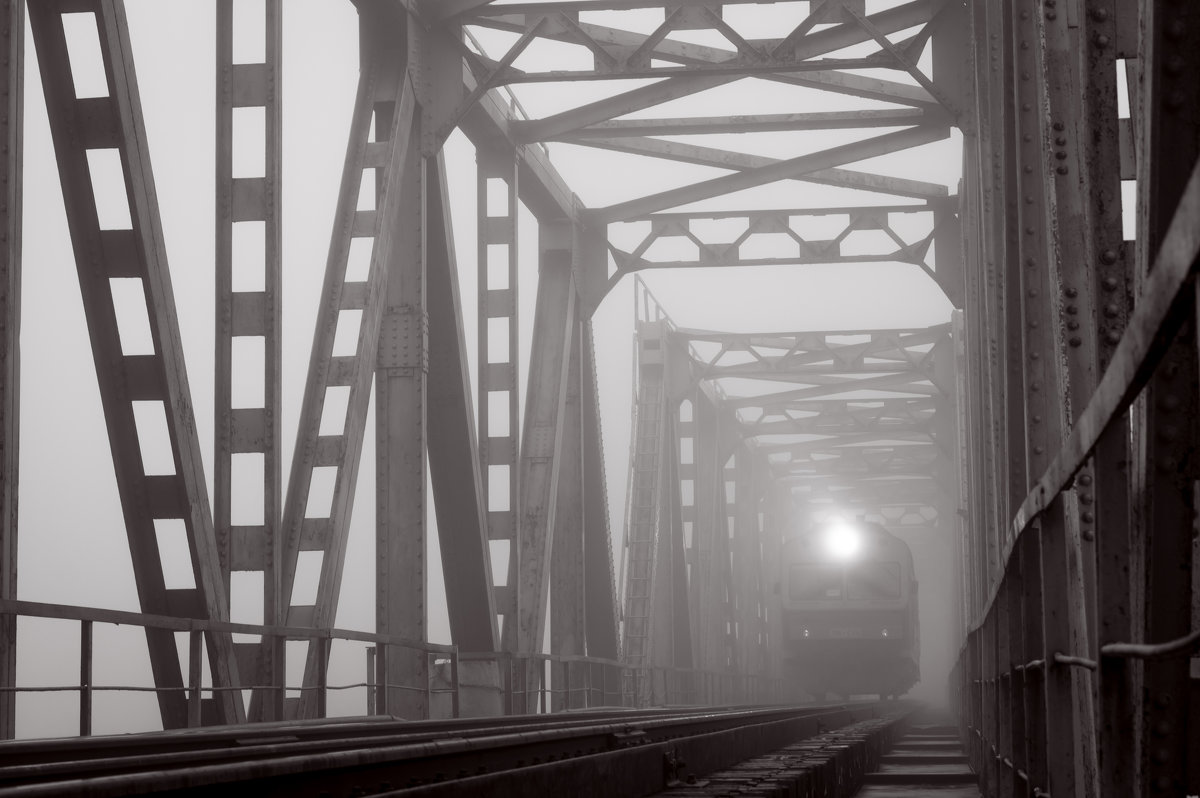 Поезд в тумане - Андрей Иванов