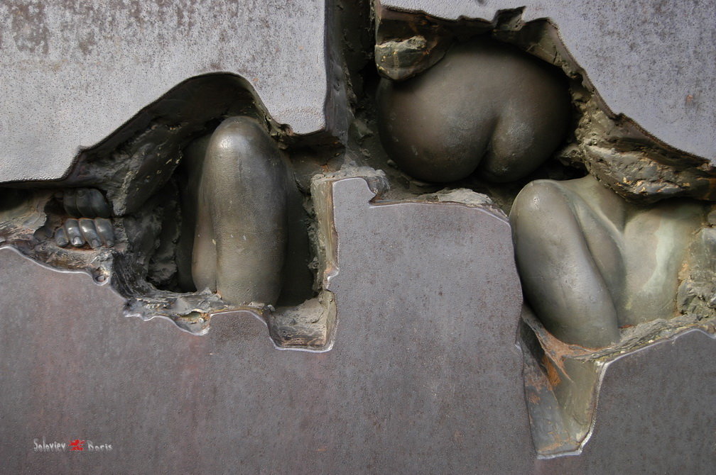 Барельеф двери музея современного искусства в Бельгии - Борис Соловьев
