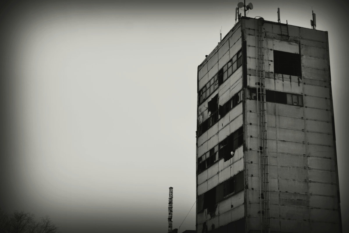Разрушающееся здание - Ирина Бакутина