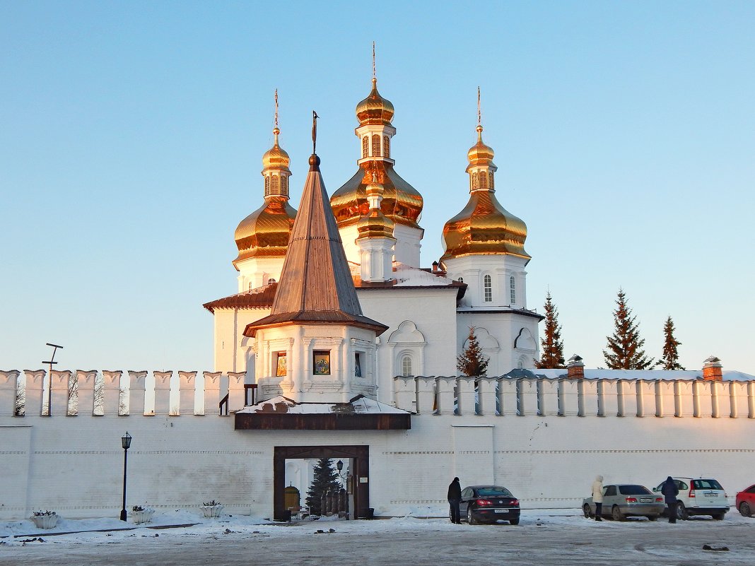 вход в Свято Троицкий монастырь - Сергей Швечков