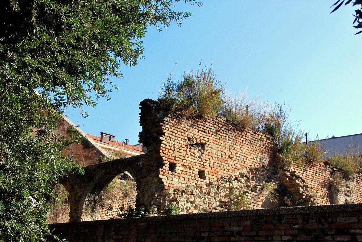 развалины Римини, Италия - Елена Познокос