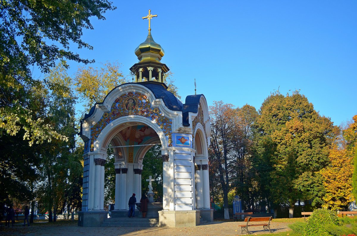 Бювет возле Михайловского собора - Ростислав 