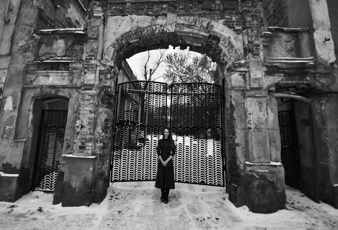У старых ворот - Ольга Синегубова