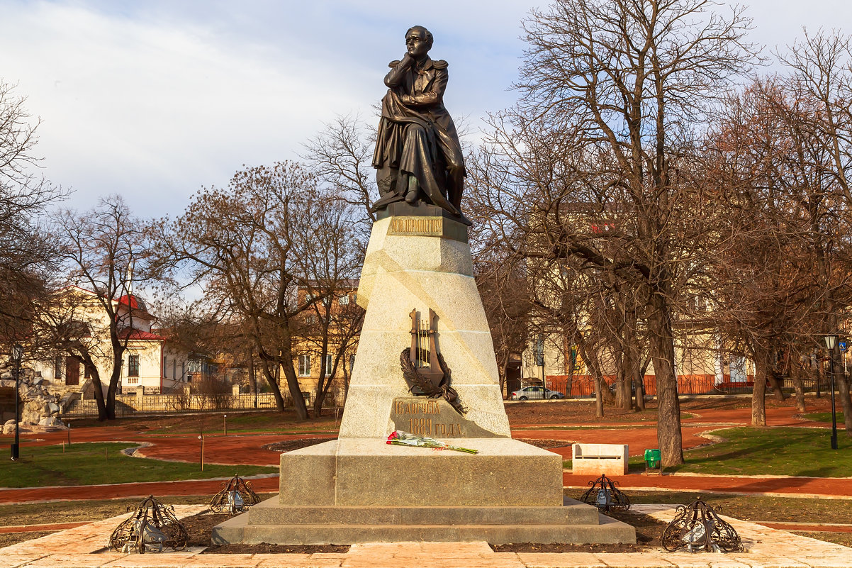 Памятник поэту Лермонтову - Николай Николенко