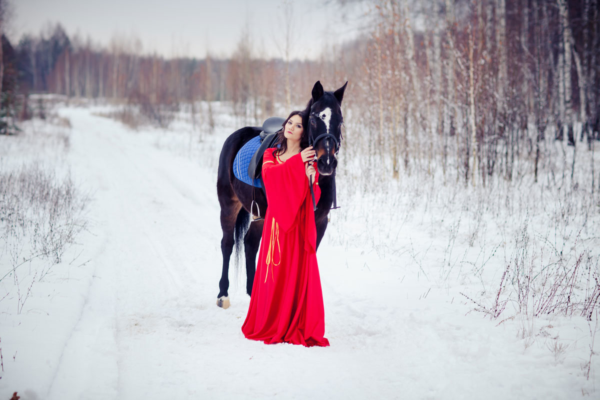 девушка и лошадь - Эльмира Грабалина