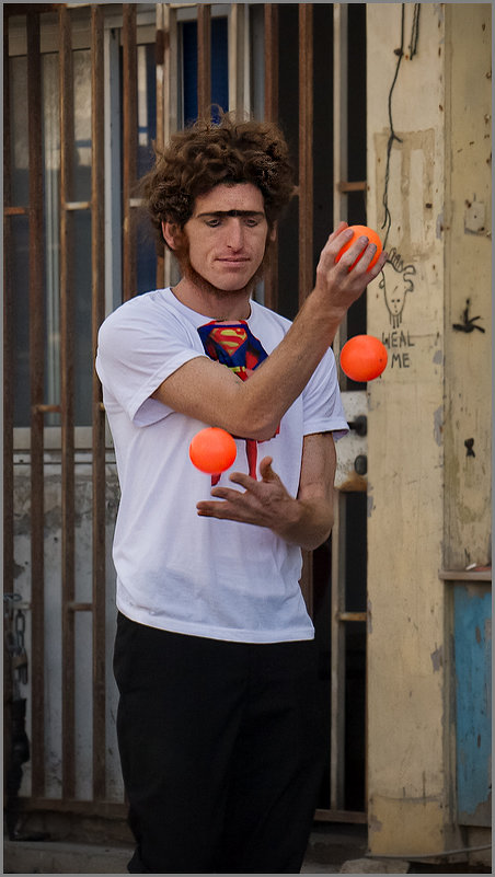 Уличный жонглер - Lmark 