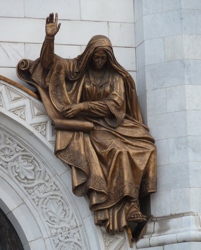 Девора, горельеф над правым порталом южного фасада храма Христа Спасителя в Москве. - Galina Leskova