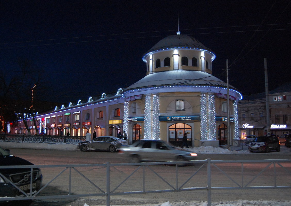 Торговые ряды в центре Рязани декабрьским вечером - Александр Буянов