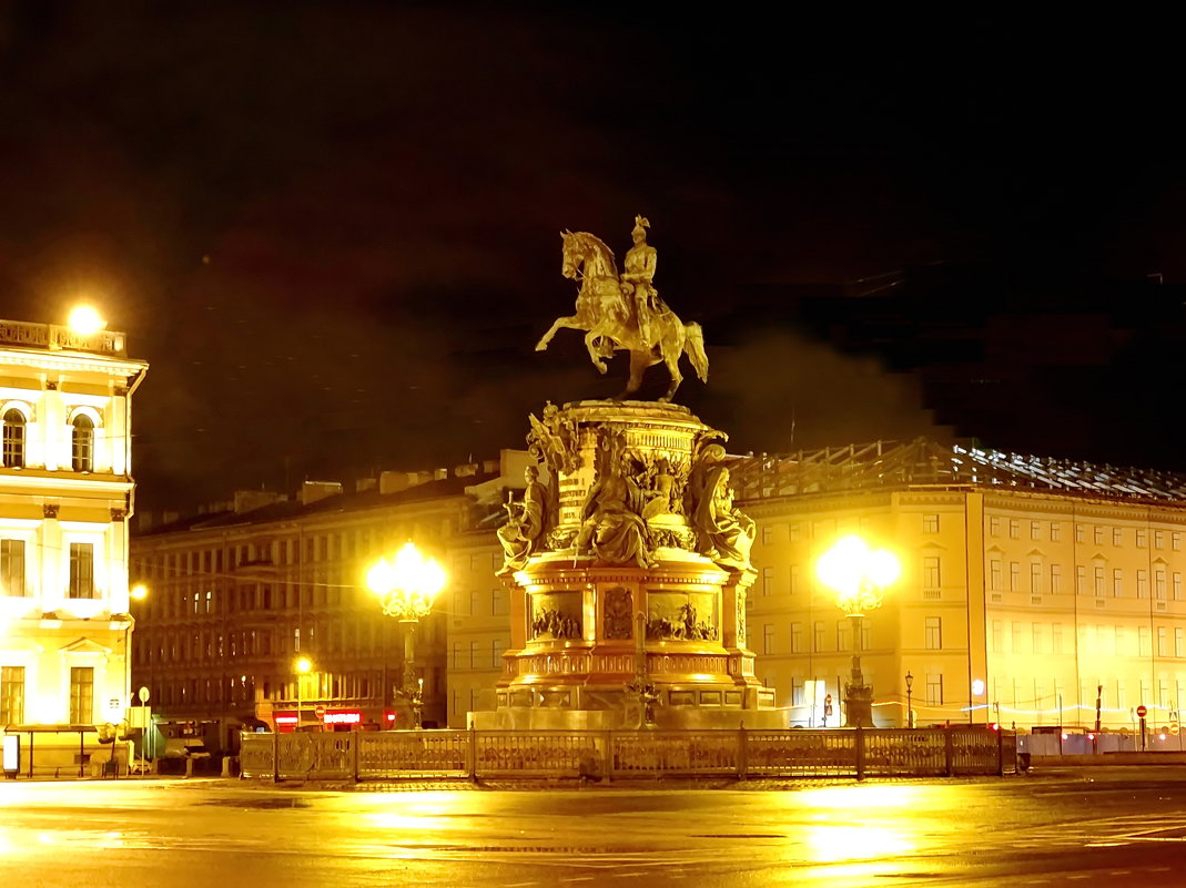 Памятник Николаю I в ночи. - Владимир Гилясев