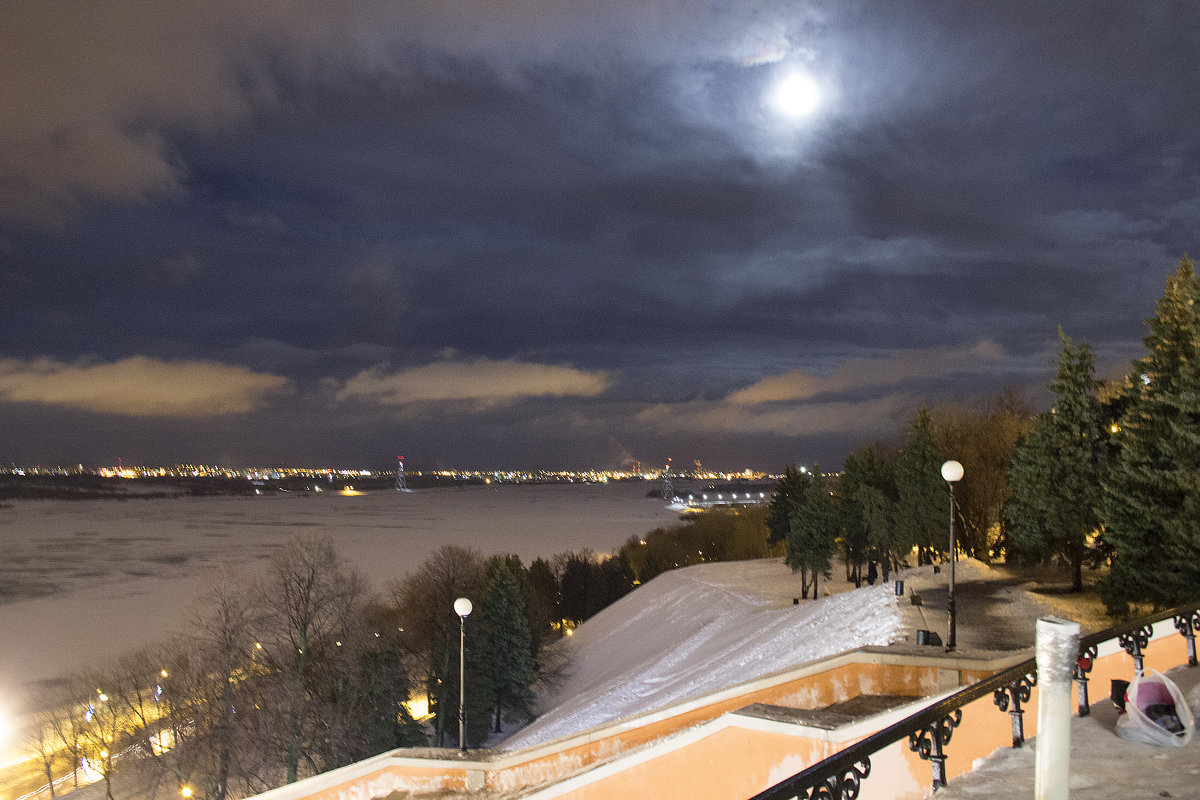 Зимняя ночь над Волгой - Виктор Калабухов