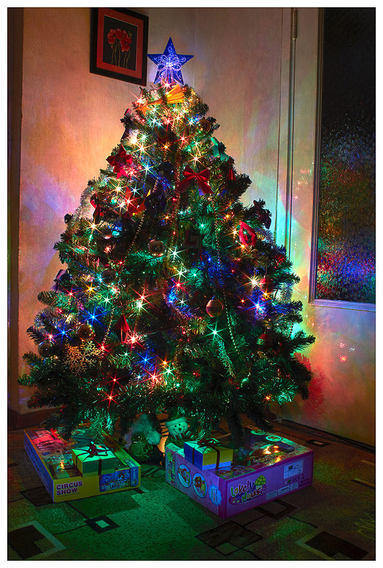 Christmas tree and gifts - JohnnyL 