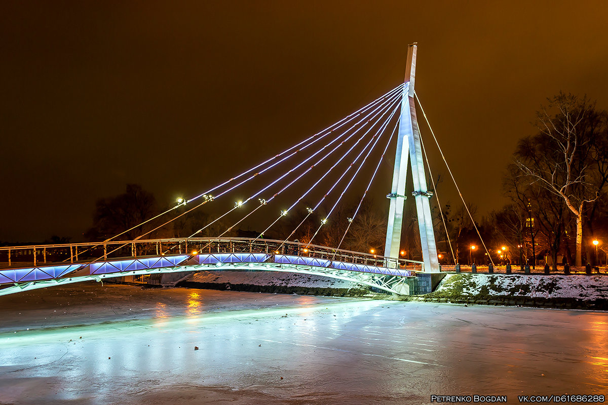 Пешеходный мост через реку Харьков - Богдан Петренко