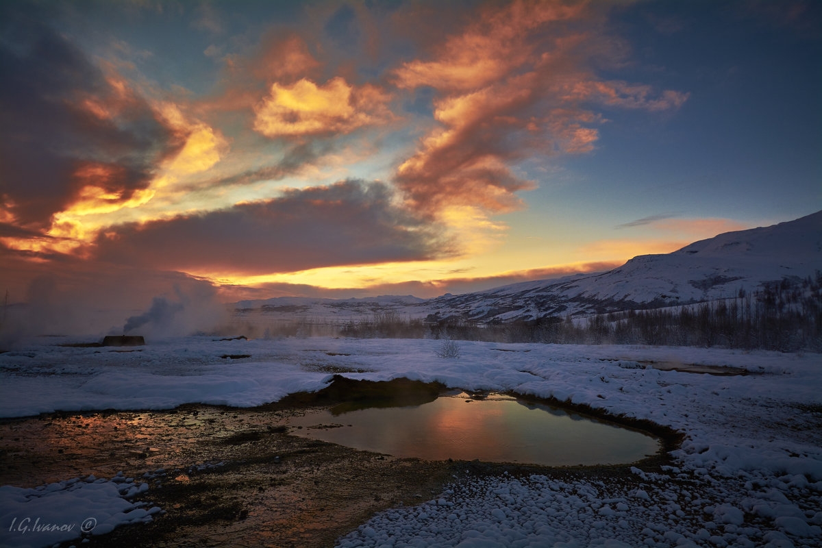 Озеро кипятка около гейзера Geysir (из серии "Исландия") - Игорь Иванов