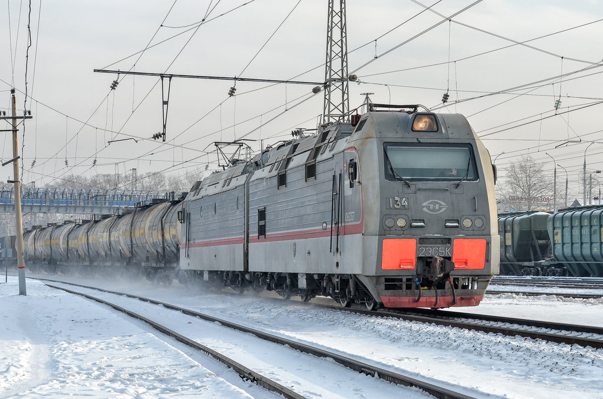 2ЭС5К-134 с грузовым поездом, станция Кая - Андрей Иркутский