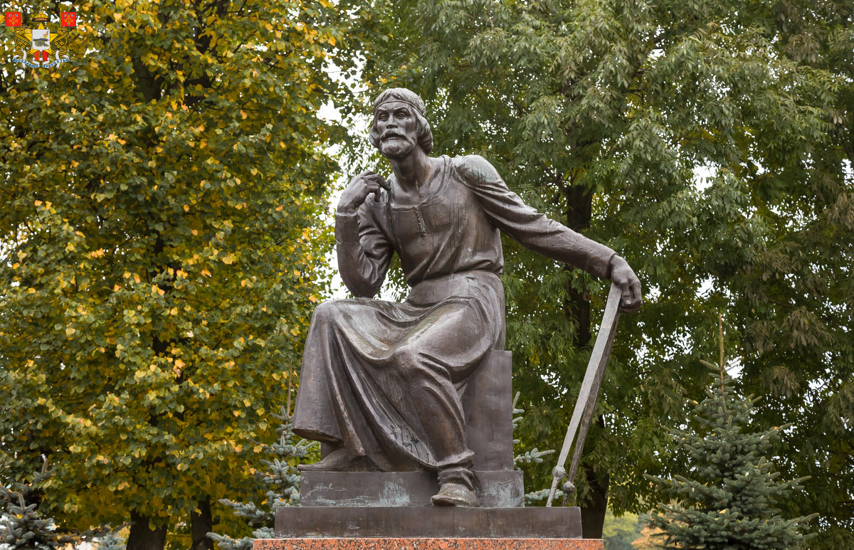 Смоленск. Памятник зодчему Фёдору Коню :: Алексей Шаповалов Стерх –  Социальная сеть ФотоКто