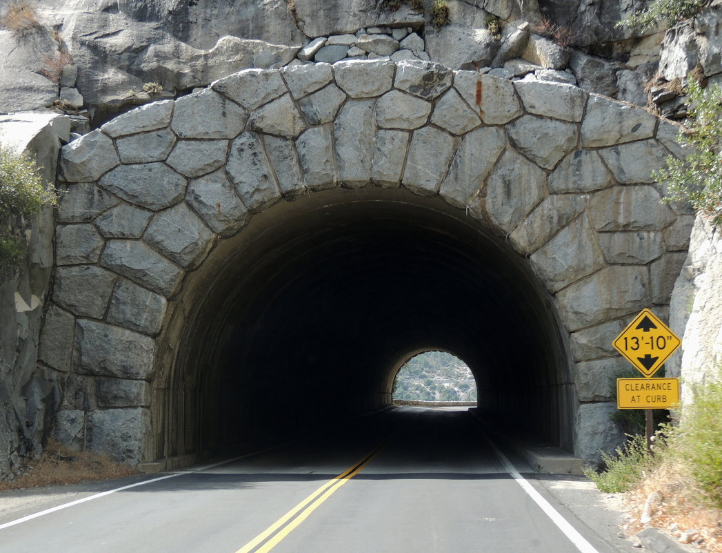тоннель на дороге Йосемити - Сан-Франциско - Алексей Меринов