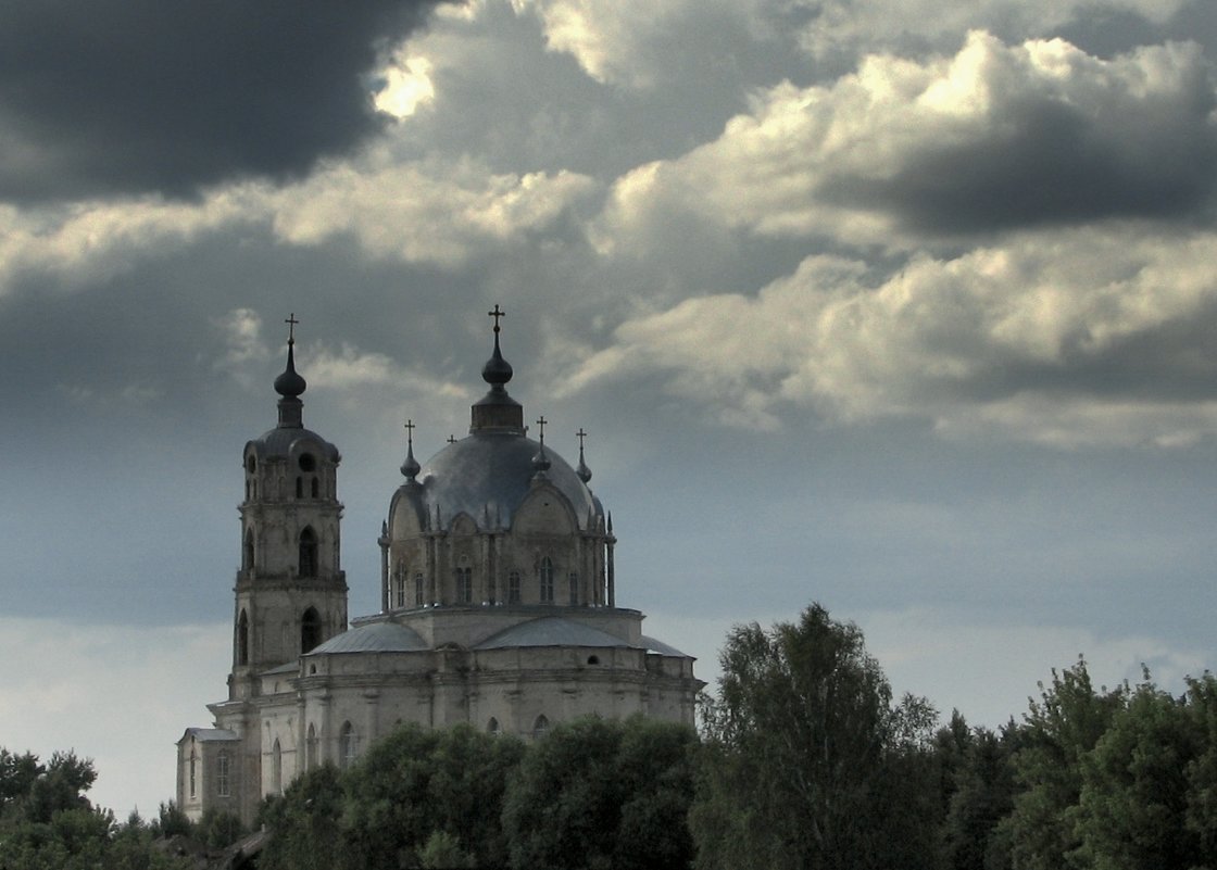 Белокаменная Троицкая церковь в Гусе Железном. - veilins veilins